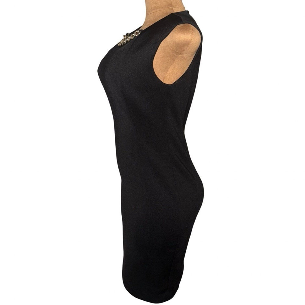 ๐ SOLD ๐ CALVIN KLEIN
Pre-loved Black Dress with Chain Accent๐
Size: 8 - Picture 5 of 10